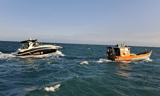 Operação da PF e Marinha prende três por pesca ilegal em Sergipe