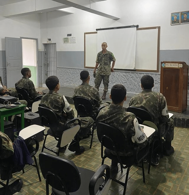 Tiro de Guerra recebe ex atirador para palestra motivacional aos jovens