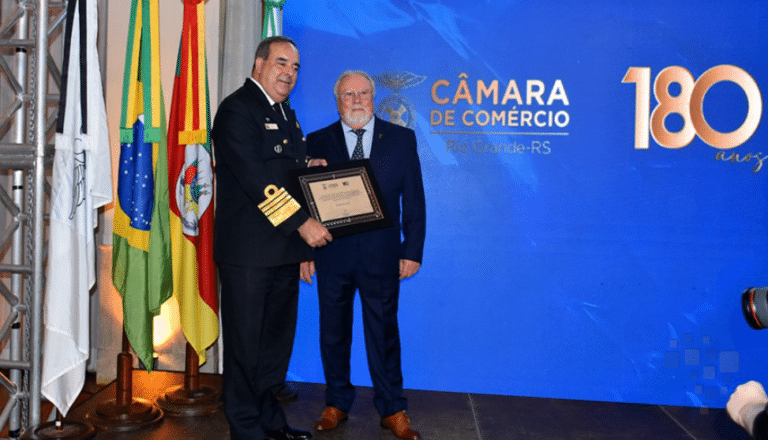 Marinha do Brasil é homenageada pela Câmara de Comércio do RS