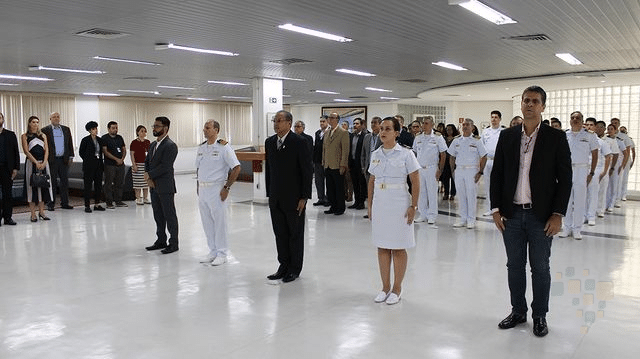 Escola de Guerra Naval homenageia professores e instrutores