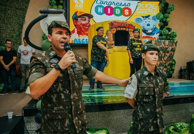 Militares do Tiro de Guerra 09-005 apoiam Congresso Kids em Juara