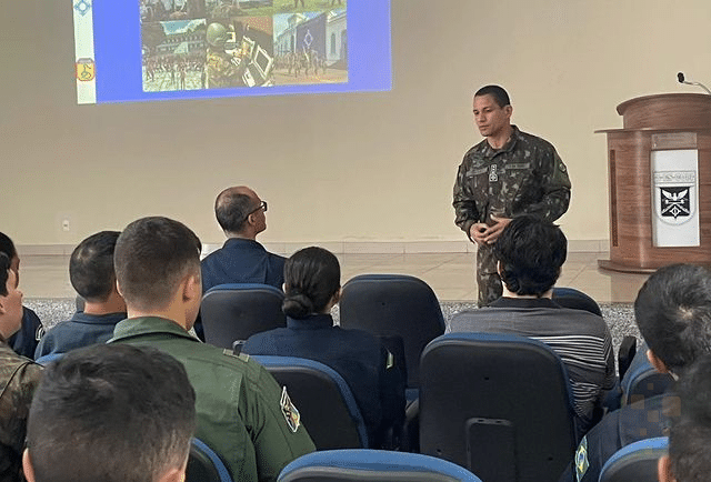 Cooperação entre Exército e Marinha fortalece conhecimentos em comunicações