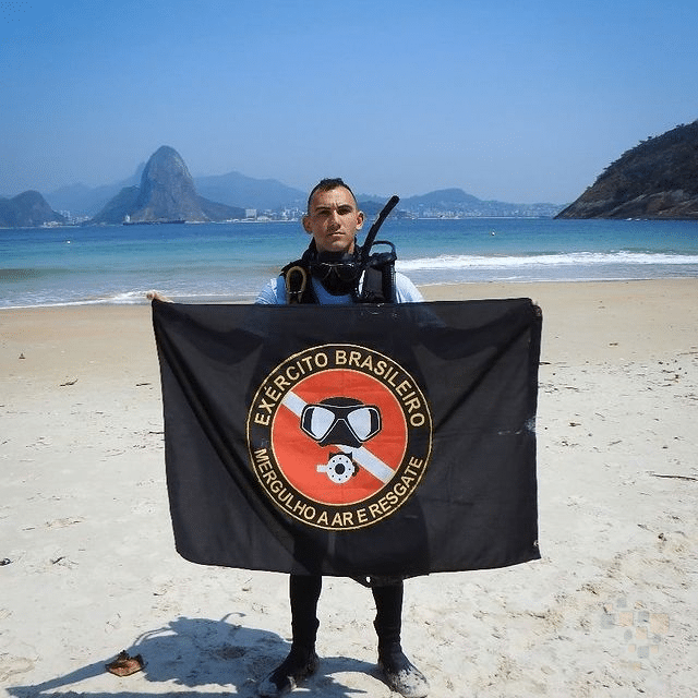 3º Sgt Rick se destaca em curso de mergulho e resgate militar