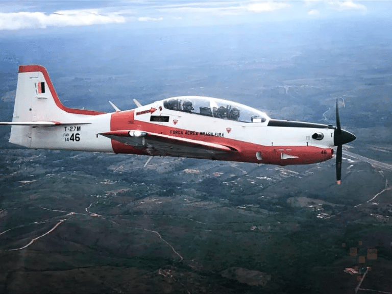 Tucano T-27 da AFA Declara Emergência; Cadete é Resgatada com Sucesso