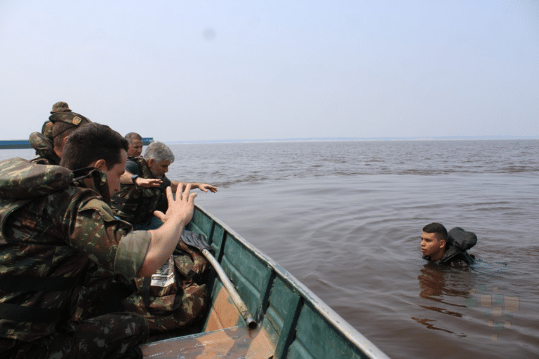Exército Brasileiro testa Colete Balístico Flutuante para Operações na Selva