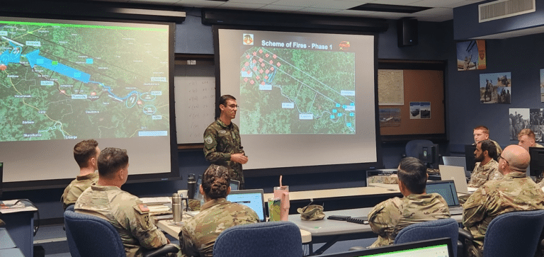 Capitão do Exército brasileiro se destaca em curso de Artilharia Antiaérea nos EUA