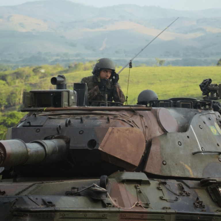 AMAN Realiza Manobra Escolar com 2 mil militares em campo