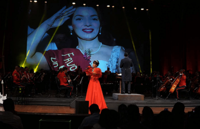 Banda dos Fuzileiros realiza show em homenagem a Emilinha Borba em Niterói