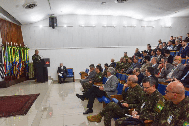 Parcerias para produção de obuseiros são tema de workshop do Exército