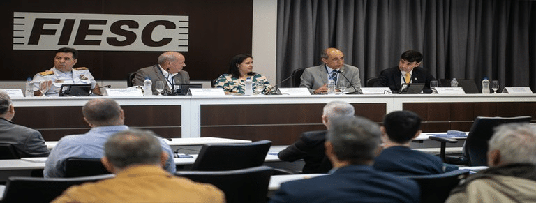 Escola Superior de Guerra promove integração entre Defesa e Indústria em Santa Catarina