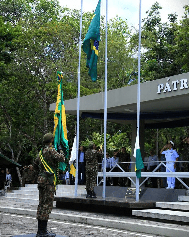 Civismo e tradição marcam Dia da Bandeira no CMNE