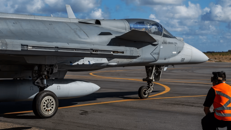 F-39E Gripen supera expectativas em estreia na CRUZEX