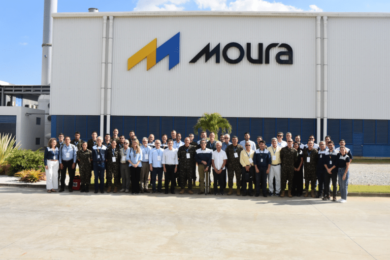 Exército e Grupo Moura discutem soluções tecnológicas para defesa