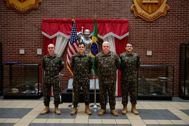 Exército Brasileiro visita Fort Leonard Wood para intercâmbio com U.S. Army