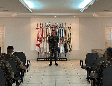 Capitão Felipe Pereira segue para EsAO após despedida no 17º GAC