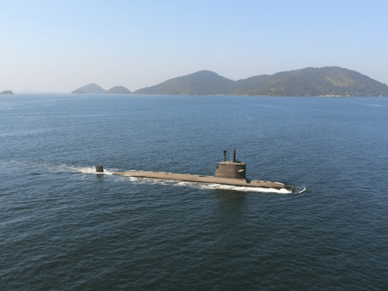 Submarino Tonelero inicia primeira navegação autônoma na superfície