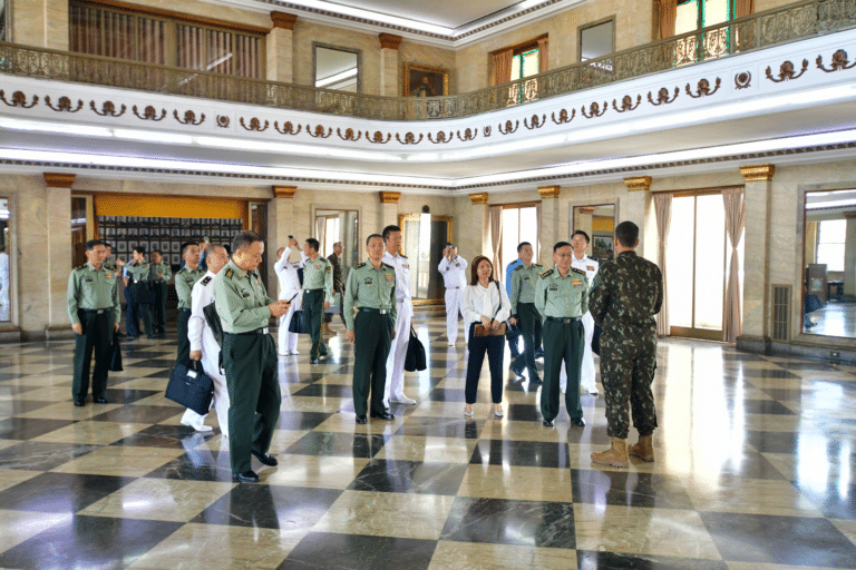 Exército recebe delegação da Universidade de Defesa Nacional da China