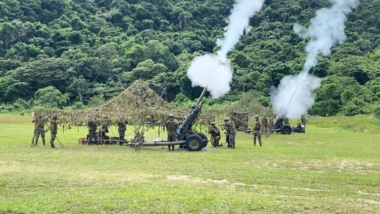 Tijolo Quente: Como funciona a artilharia dos Fuzileiros Navais