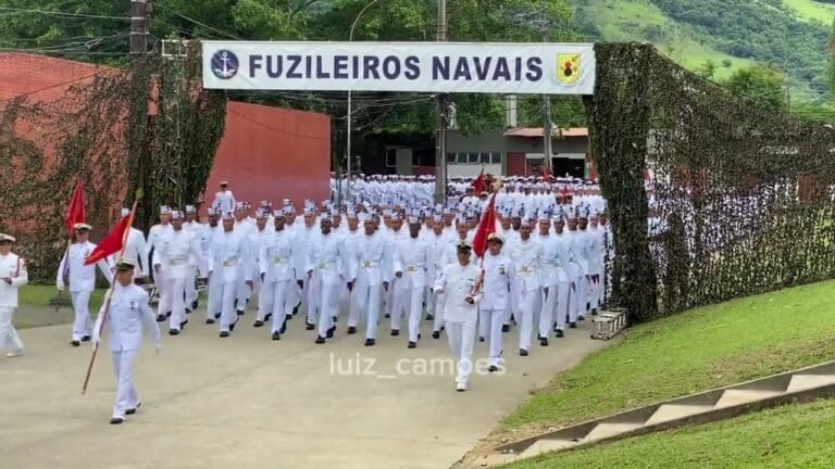 Combatentes anfíbios celebram superação em emocionante cerimônia