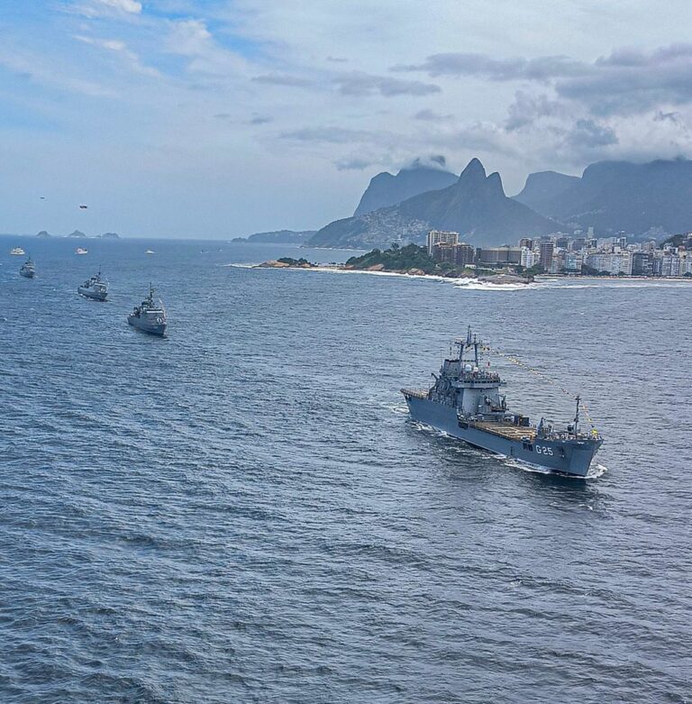 Marinha do Brasil realiza Parada Naval no Rio de Janeiro