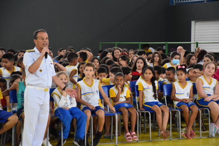 Marinha e Biblioteca Nacional doam 10 mil livros no Espírito Santo