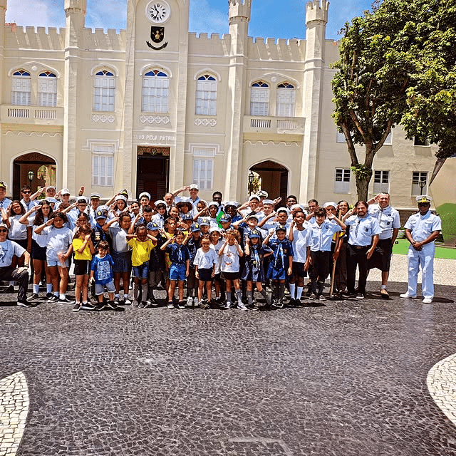 Escoteiros do Mar visitam Fortaleza dos Fuzileiros Navais na Ilha das Cobras