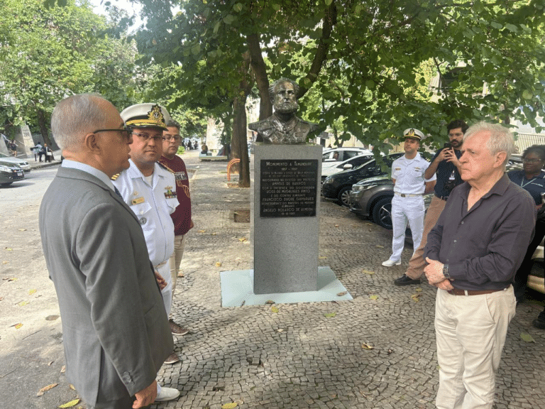 BH resgata legado naval com restauração do busto do Almirante Tamandaré