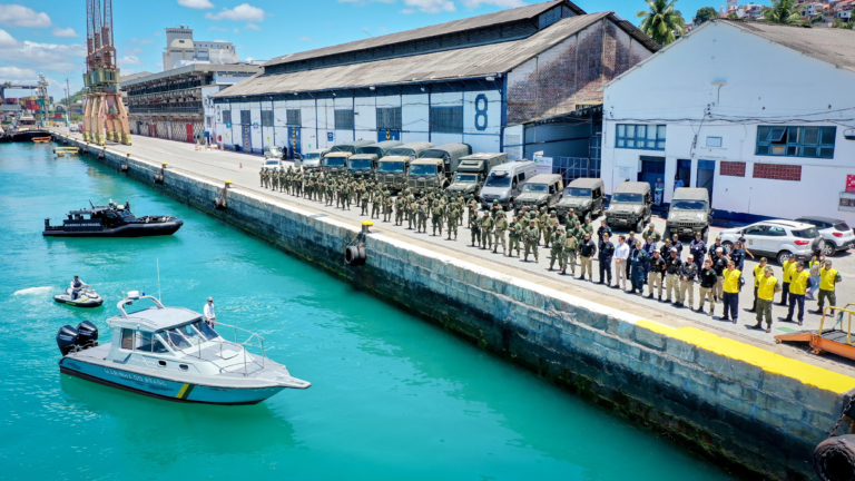 Marinha adestra forças na defesa do Porto de Salvador