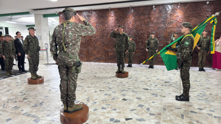 CCOp realiza passagem de chefia e homenageia General Pimentel
