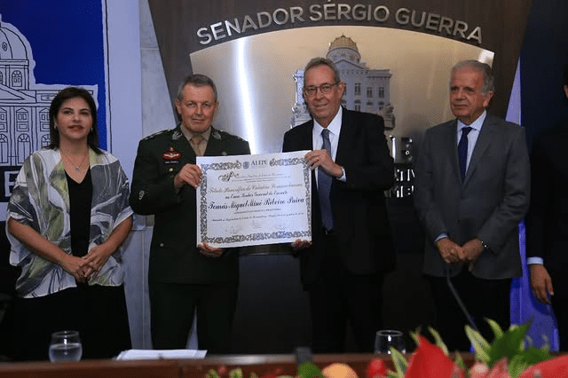 General Tomás recebe título de Cidadão Pernambucano na ALEPE