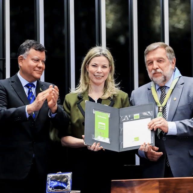 Correios lançam selo em homenagem aos 100 anos dos Escoteiros