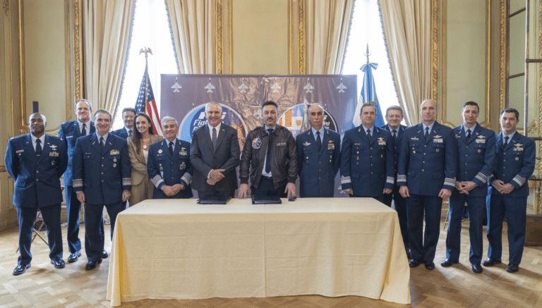 O que o Brasil pode aprender com o programa F-16 argentino?