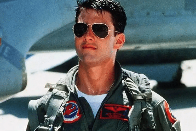 Marinha dos EUA condecora Tom Cruise por impacto de “Top Gun”