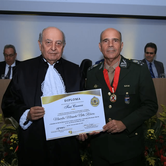 Comandante Militar do Nordeste é homenageado pelo TRE-PE