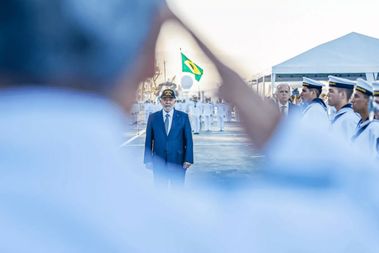 Comandante da Marinha nega crítica ao governo em vídeo divulgado no Dia do Marinheiro