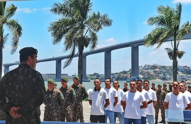 Batalhão General Tibúrcio licencia soldados em cerimônia simbólica