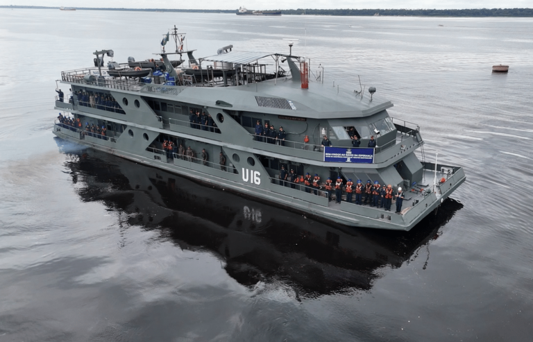 Navio da Marinha levará atendimento a 20 mil pessoas na Amazônia