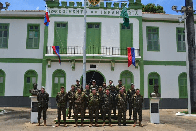 General Tomás Paiva prestigia o “Doze de Ouro” em visita a Belo Horizonte