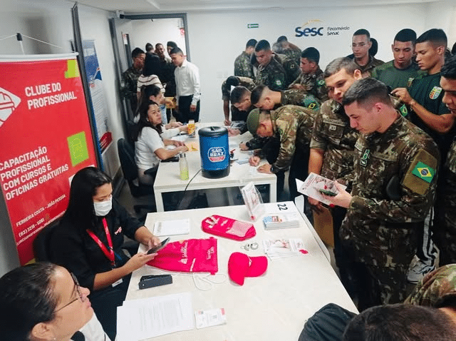 Exército promove feira para inserção de militares no mercado