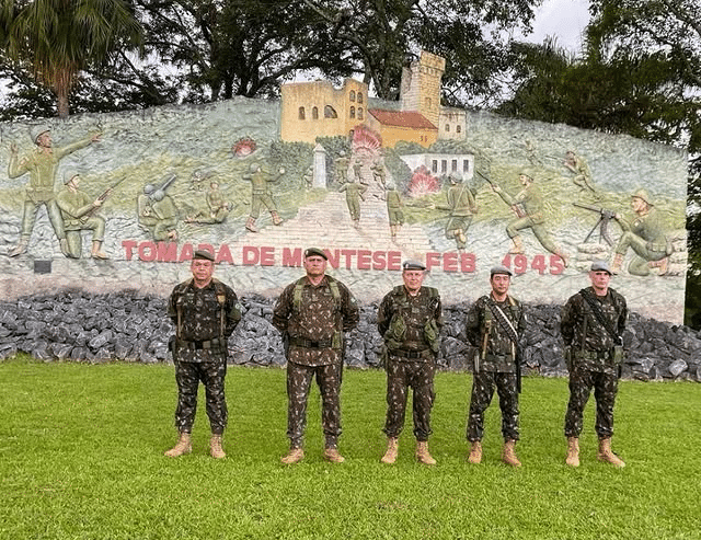 General Tomás Paiva ressalta legado do 11º BI Mth em formatura solene