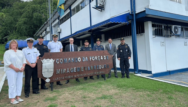 Marinha do Brasil e Royal Navy ampliam cooperação em guerra naval