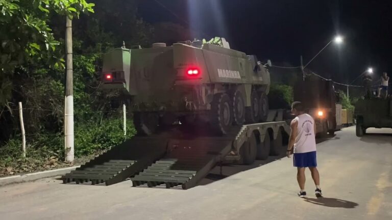 A complexa operação de transporte de blindados da Marinha do Brasil