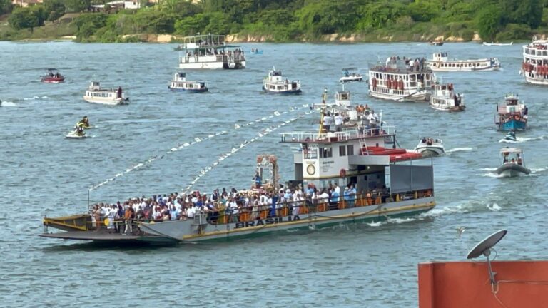 Marinha fiscaliza embarcações na Festa de Bom Jesus dos Navegantes em Propriá-SE