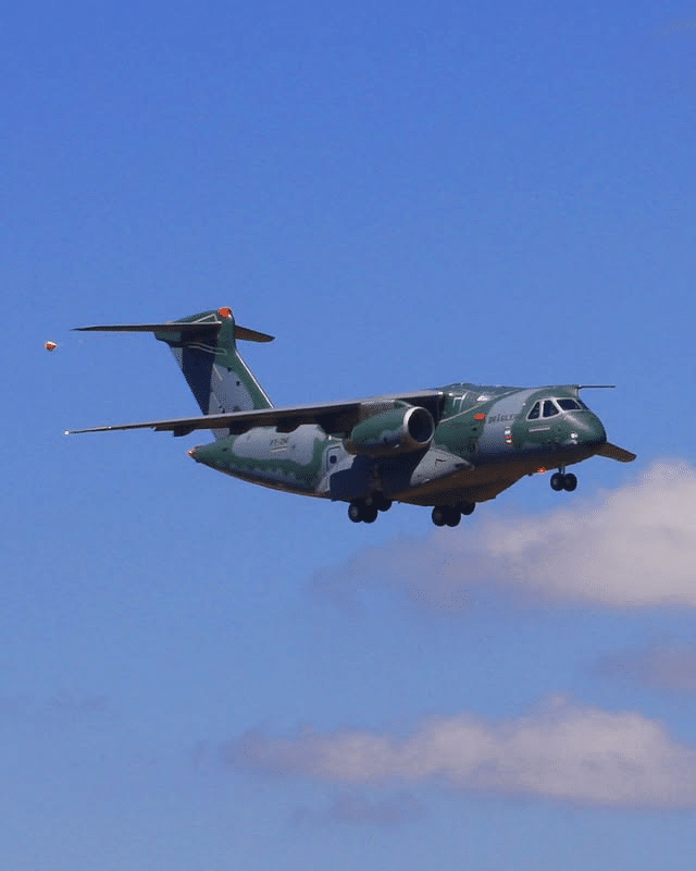 FAB e Embraer celebram 10 anos do voo inaugural do KC-390