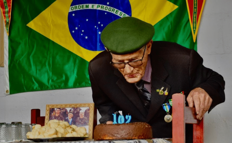 Veterano da FEB, Tenente Zandonadi é homenageado aos 102 anos