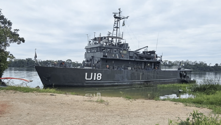 Navio da Marinha leva atendimento médico a ribeirinhos no Baixo Amazonas