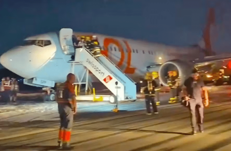 Avião da Gol colide com veículo na pista do Galeão; sem feridos