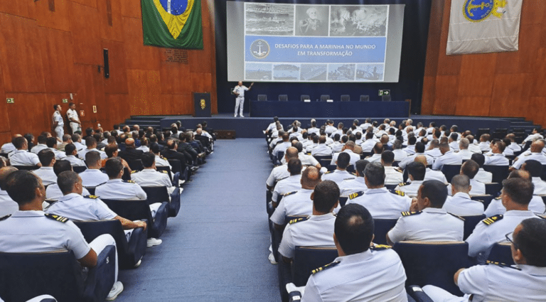 Marinha do Brasil debate desafios globais na aula inaugural de Altos Estudos