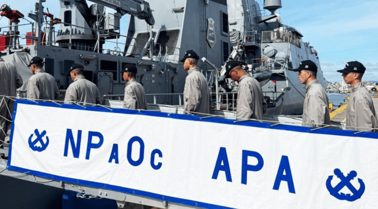 Aprendizes-Marinheiros vivenciam rotina naval em visita ao NPaOc “Apa”