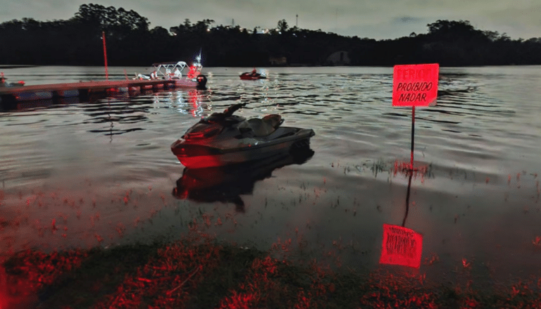 Marinha e Polícia Militar fiscalizam motoaquáticas na Guarapiranga
